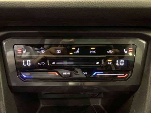 Used 2022 Volkswagen Tiguan SE R-Line image 34