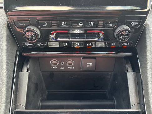 Used 2023 Jeep Grand Cherokee Overland AWD/4WD image 18