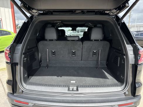 Used 2024 GMC Acadia Elevation w/ Black Edition FWD image 8