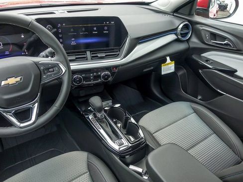 New 2026 Chevrolet Trax LT w/ Sunroof Package image 18