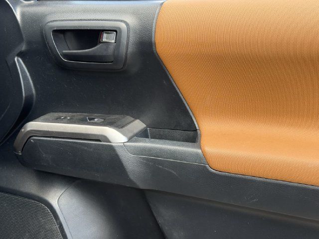 Used 2018 Toyota Tacoma SR5 RWD image 27