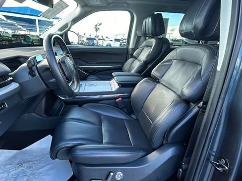 Used 2025 Lincoln Navigator Reserve image 20