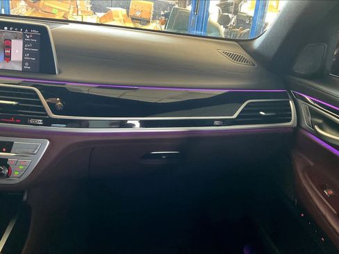 Used 2022 BMW ALPINA B7 xDrive w/ Luxury Rear Seating Package image 18