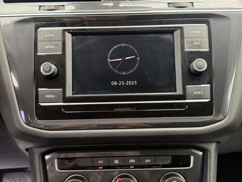 Used 2020 Volkswagen Tiguan S image 16