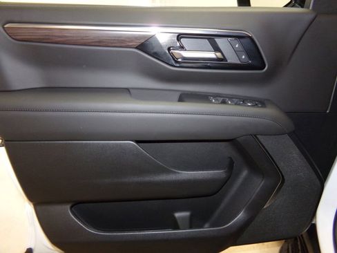 New 2025 Chevrolet Suburban LS image 13