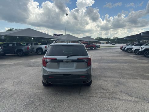 Used 2023 GMC Acadia SLT w/ Elevation Edition FWD image 3