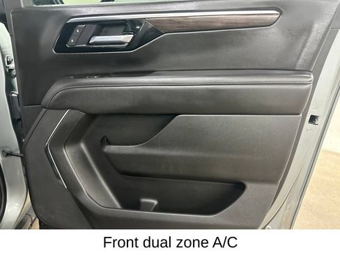 Used 2025 Chevrolet Suburban Z71 AWD/4WD image 25