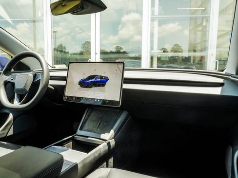 Used 2025 Tesla Model 3 Long Range RWD image 19