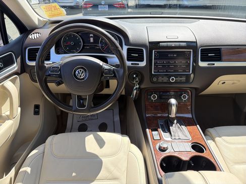 Used 2012 Volkswagen Touareg TDI AWD/4WD image 10