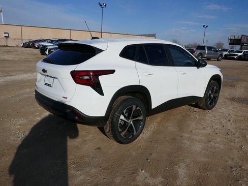 New 2026 Chevrolet Trax RS w/ Sunroof Package FWD image 4