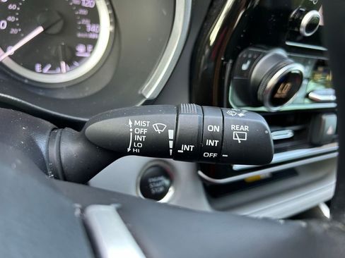 Used 2025 Toyota Highlander XLE FWD image 22