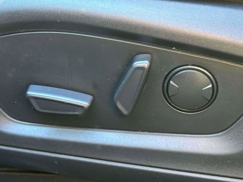 Certified 2022 Ford Explorer XLT w/ Equipment Group 202A image 18