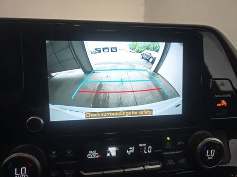 Used 2023 Toyota Highlander L FWD image 26