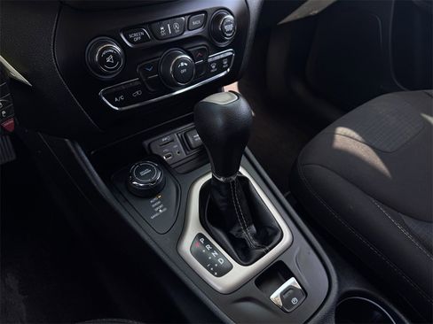 Used 2016 Jeep Cherokee Latitude w/ Cold Weather Group image 20