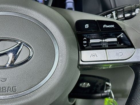 Used 2021 Hyundai Elantra SE FWD image 13
