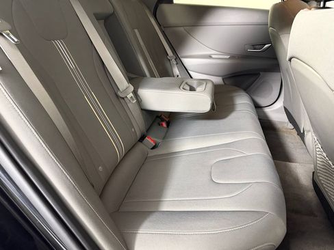 Used 2025 Hyundai Elantra SEL FWD image 18
