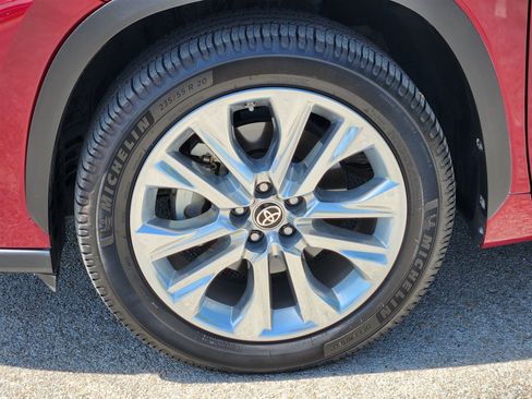 Used 2021 Toyota Highlander Limited FWD image 32