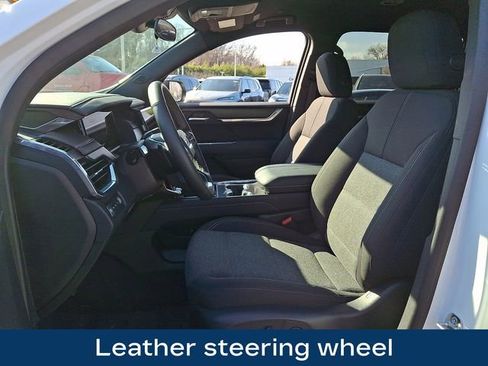 Used 2025 GMC Acadia Elevation image 17