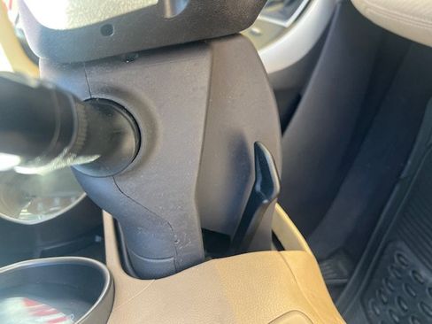 Used 2012 Hyundai Elantra GLS w/ Comfort Pkg 2 FWD image 35