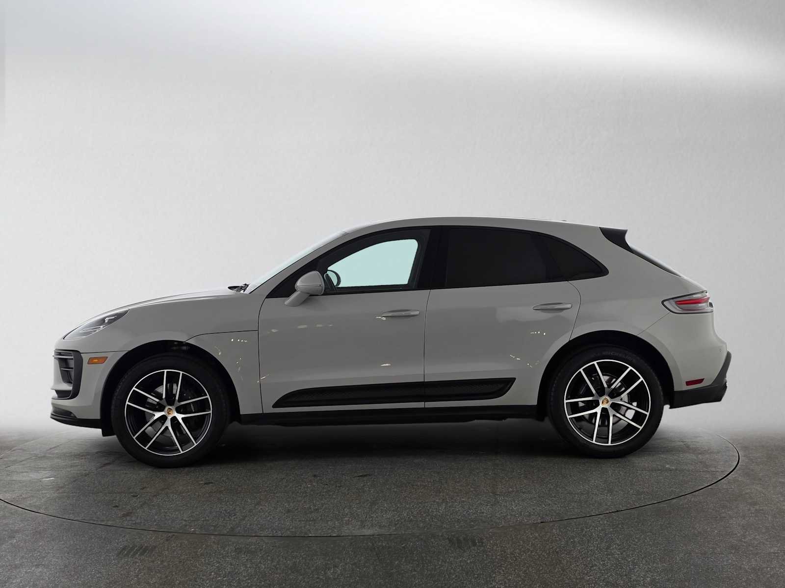 Used 2024 Porsche Macan AWD/4WD image 2