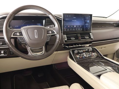 Used 2024 Lincoln Navigator Black Label AWD/4WD image 2