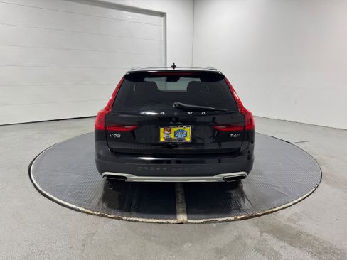 Used 2018 Volvo V90 T6 Cross Country w/ Convenience Package image 30