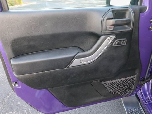 Used 2017 Jeep Wrangler Unlimited Sahara w/ Dual Top Group image 13