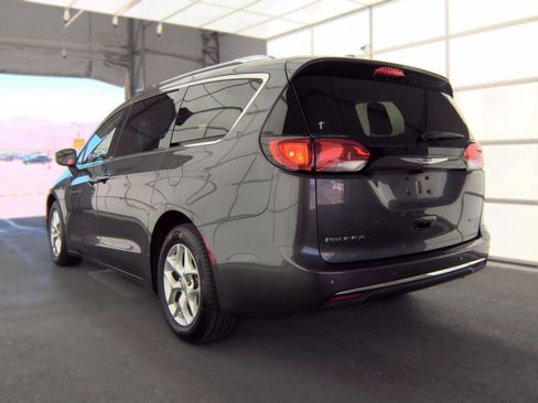 Used 2020 Chrysler Pacifica Limited FWD image 4