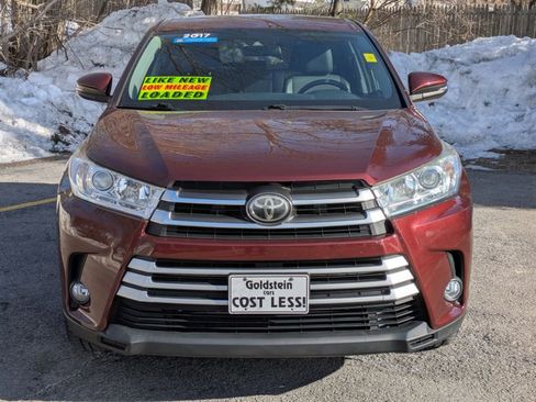 Used 2017 Toyota Highlander Plus image 2