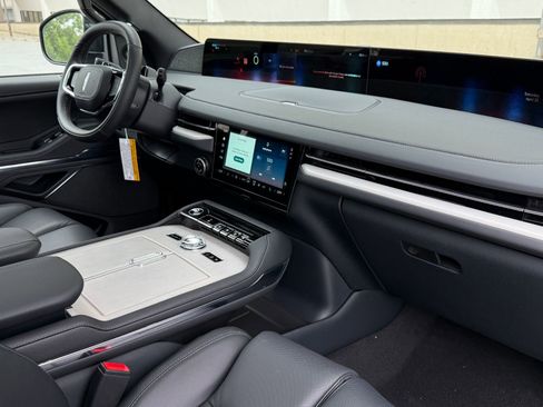 New 2026 Lincoln Navigator L Reserve AWD/4WD image 8