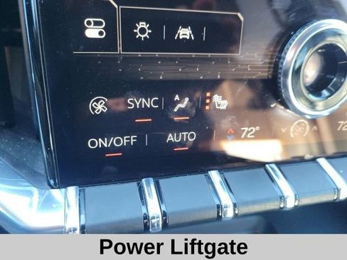 Used 2024 GMC Acadia Elevation image 9