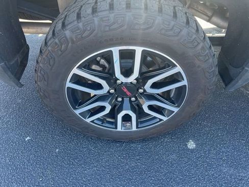 Used 2024 GMC Sierra 1500 AT4 w/ Technology Package image 21