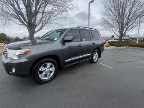 Used 2013 Toyota Land Cruiser image 4