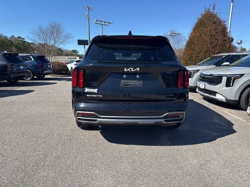 Used 2023 Kia Sorento SX image 4