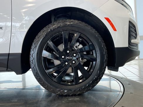 Used 2023 Chevrolet Equinox LS w/ LS Convenience Package image 9