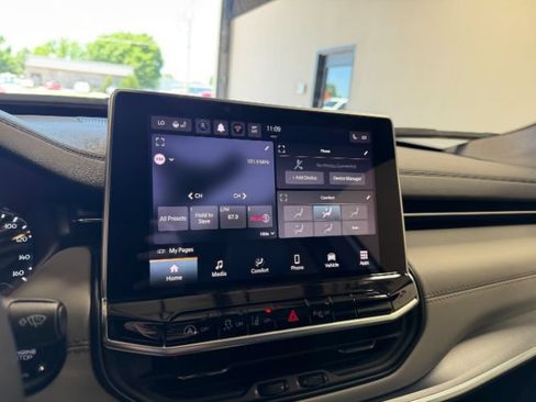 Used 2025 Jeep Compass Limited AWD/4WD image 16