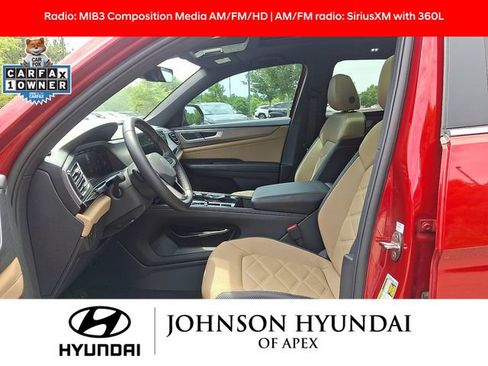 Used 2024 Volkswagen Atlas Cross Sport SE w/ Panoramic Sunroof Package FWD image 3