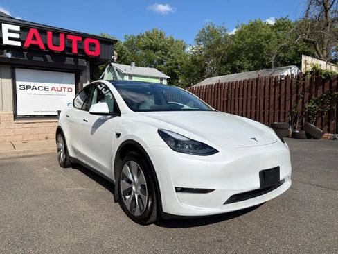 Used 2023 Tesla Model Y Long Range AWD/4WD image 9