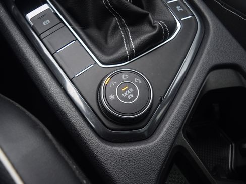 Used 2024 Volkswagen Tiguan SEL R-Line image 13