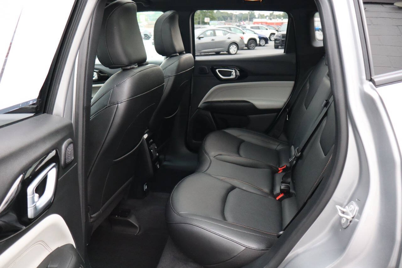 Used 2023 Jeep Compass Limited w/ Sun and Sound Group AWD/4WD image 5