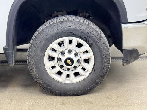 Used 2022 Chevrolet Silverado 2500 LT w/ Convenience Package image 4