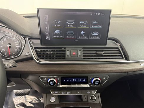 Used 2023 Audi Q5 2.0T Premium w/ Convenience Package AWD/4WD image 19