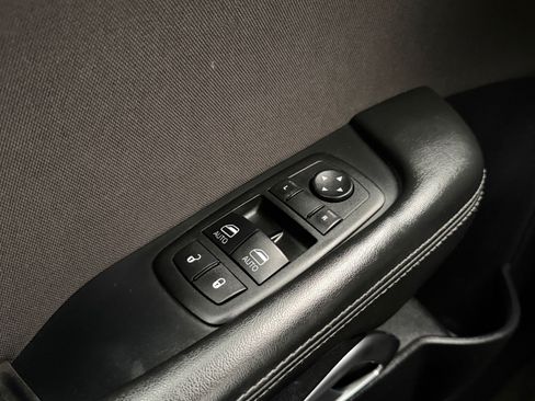 Used 2015 Dodge Challenger SXT RWD image 26