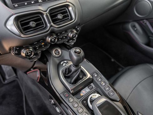 Used 2021 Aston Martin V8 Vantage Coupe RWD image 29