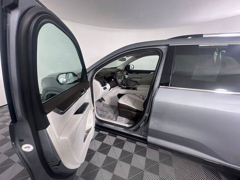 Used 2024 GMC Acadia Denali AWD/4WD image 29