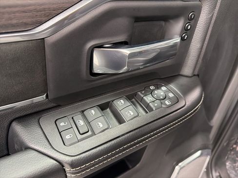 New 2026 RAM 2500 Laramie AWD/4WD image 18