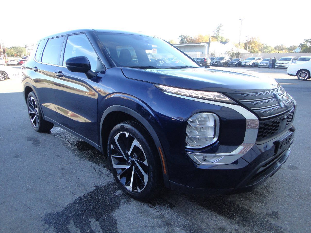 Used 2022 Mitsubishi Outlander SE AWD/4WD image 3