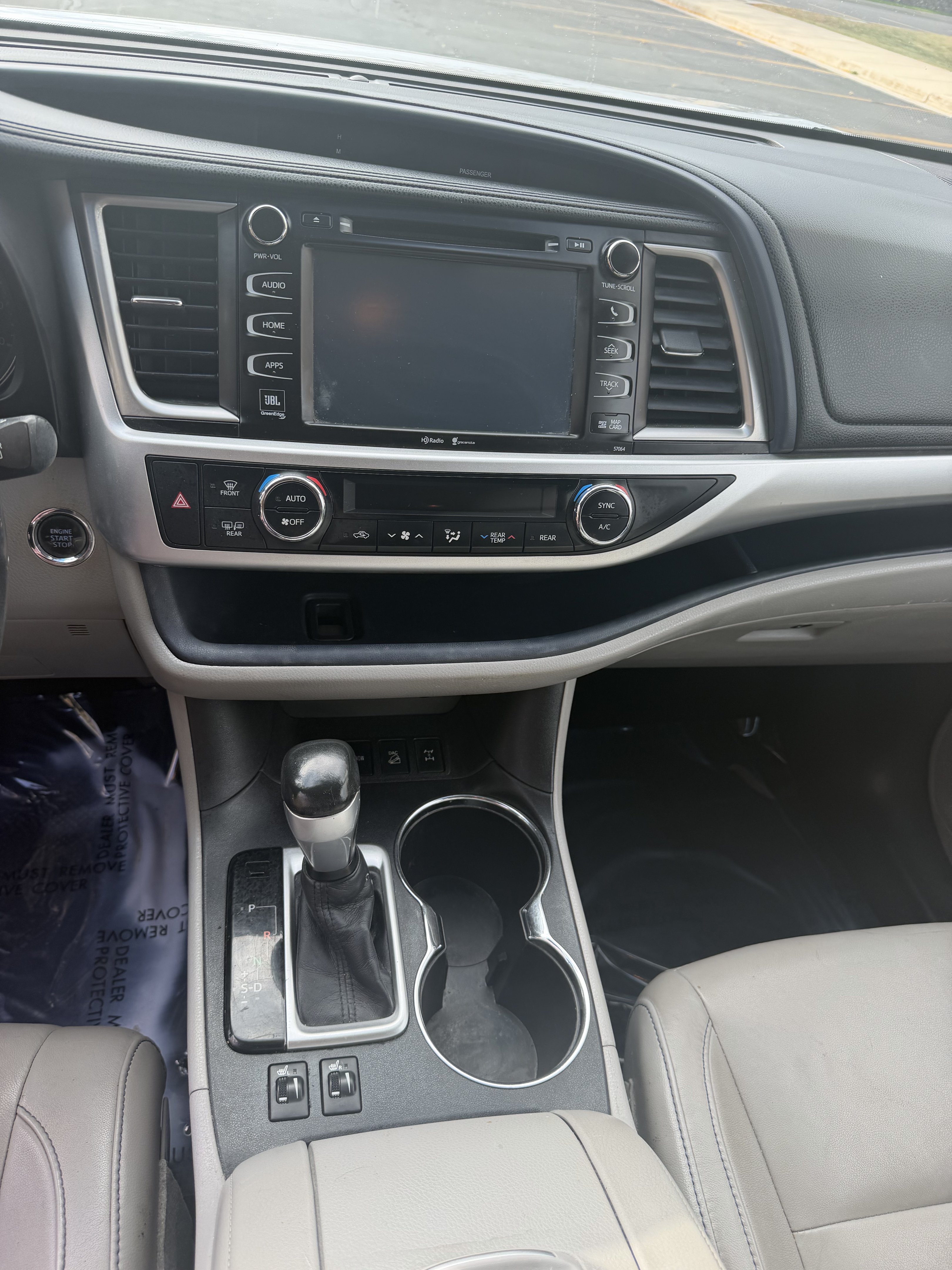 Used 2015 Toyota Highlander XLE AWD/4WD image 21
