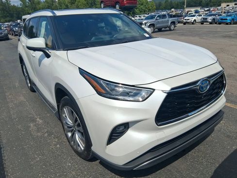 Used 2023 Toyota Highlander Platinum AWD/4WD image 7