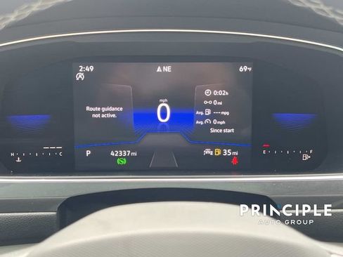 Used 2023 Volkswagen Tiguan SE w/ Panoramic Sunroof Package FWD image 23
